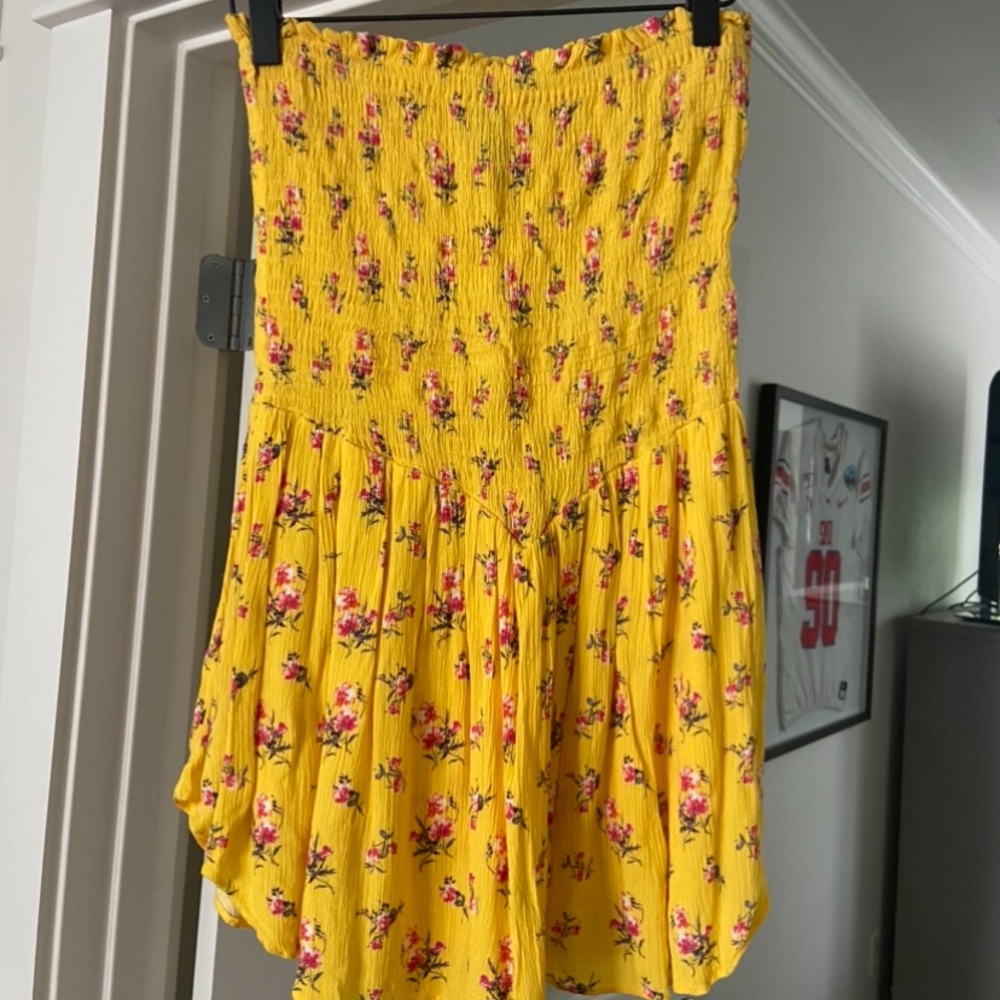 Blue Life Yellow Strapless Romper Size Large